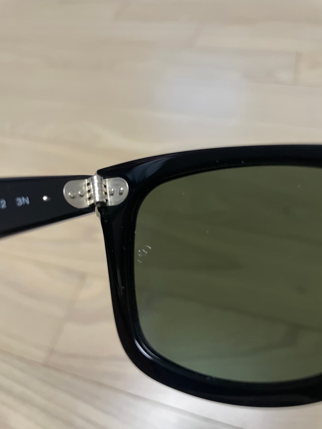 레이밴 2140 a  50사이즈 팝니다 상품이미지7