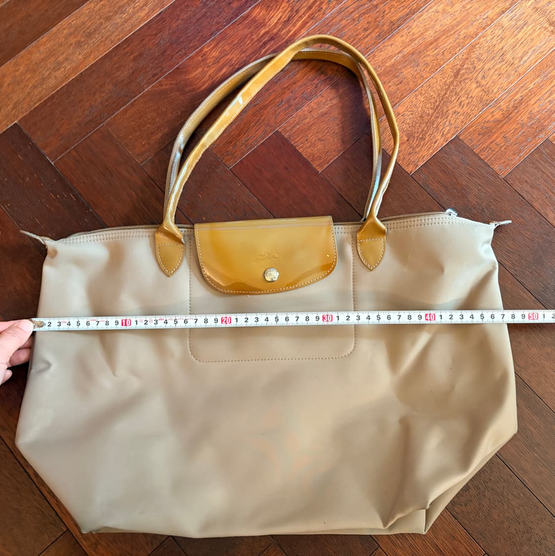 Longchamp 롱샴 베이지 에나멜 숄더백 상품이미지1