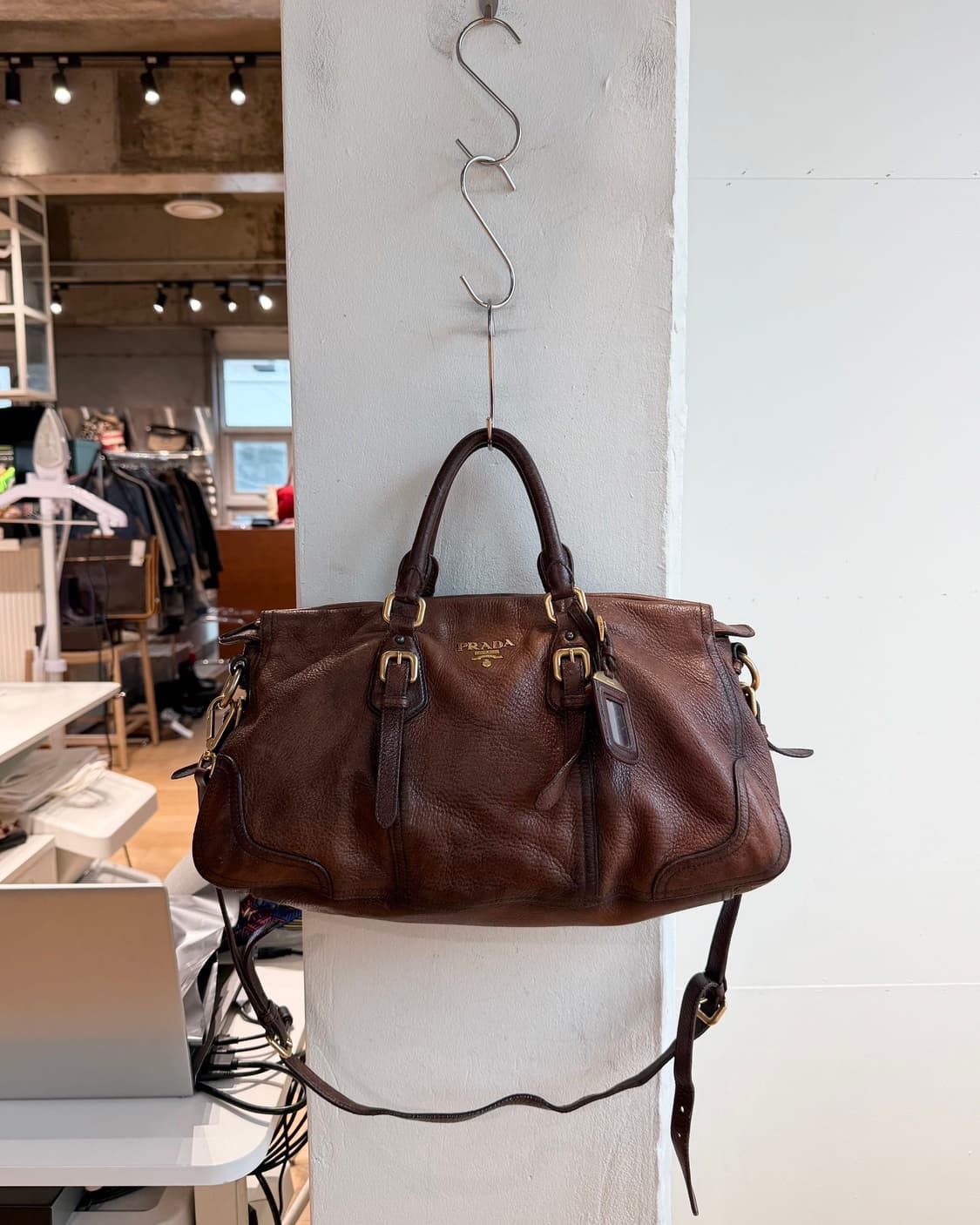 프라다 브라운 체르보 안티크 레더백  상품이미지2