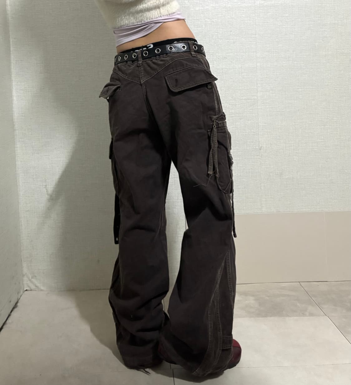 브라운 사이드스트랩 와이드 카고팬츠 상품이미지4