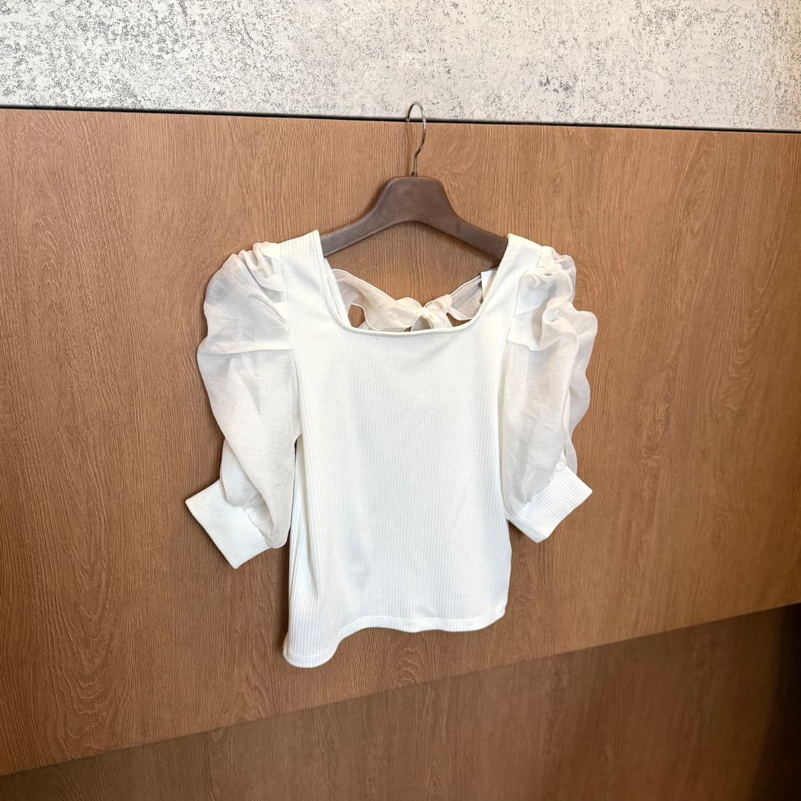 빈티지 스퀘어넥 니트 블라우스 시스루 퍼프 소매 배색 타이 스트랩 화이트 상품이미지1