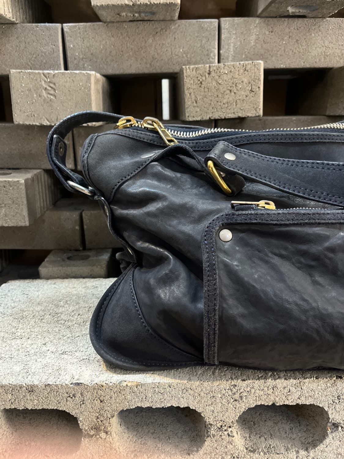 셀린느 레더 숄더 백 상품이미지3