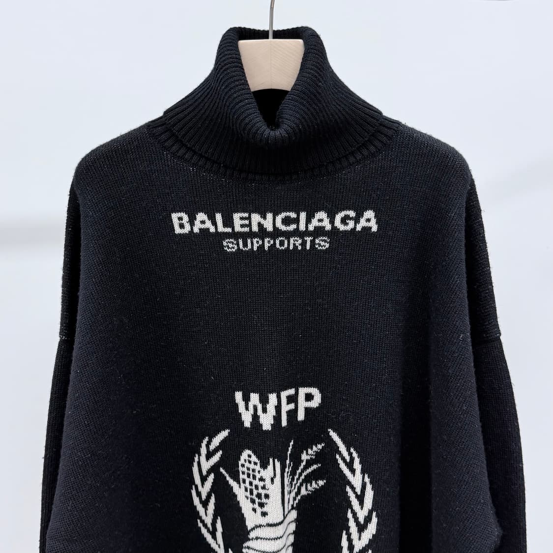 [S급/M] 발렌시아가 wfp 목폴라 니트 오버핏 블랙 상품이미지2