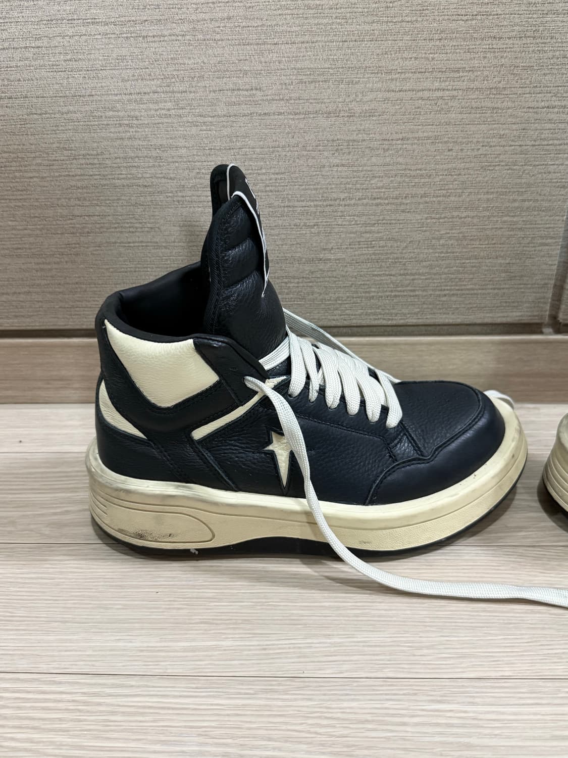 릭오웬스 터보웨폰 250 us7 45만원 상품이미지3