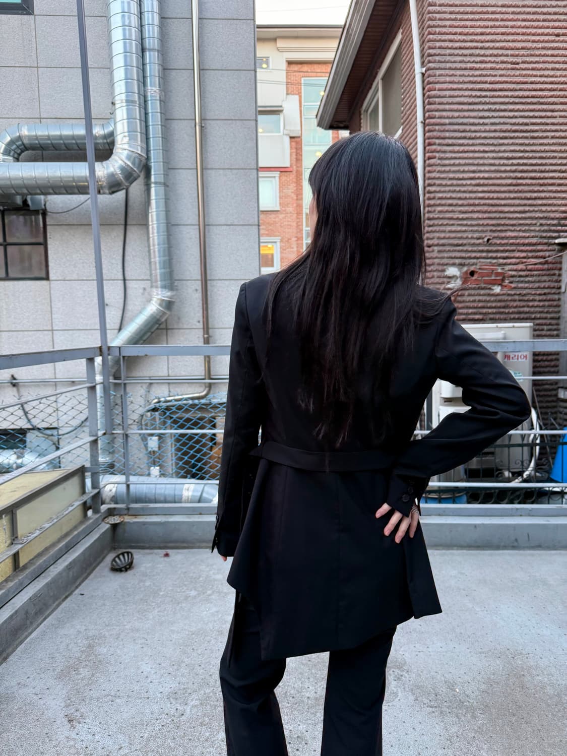 혜인서 미니멀리즘 스트랩 블레이저 상품이미지6