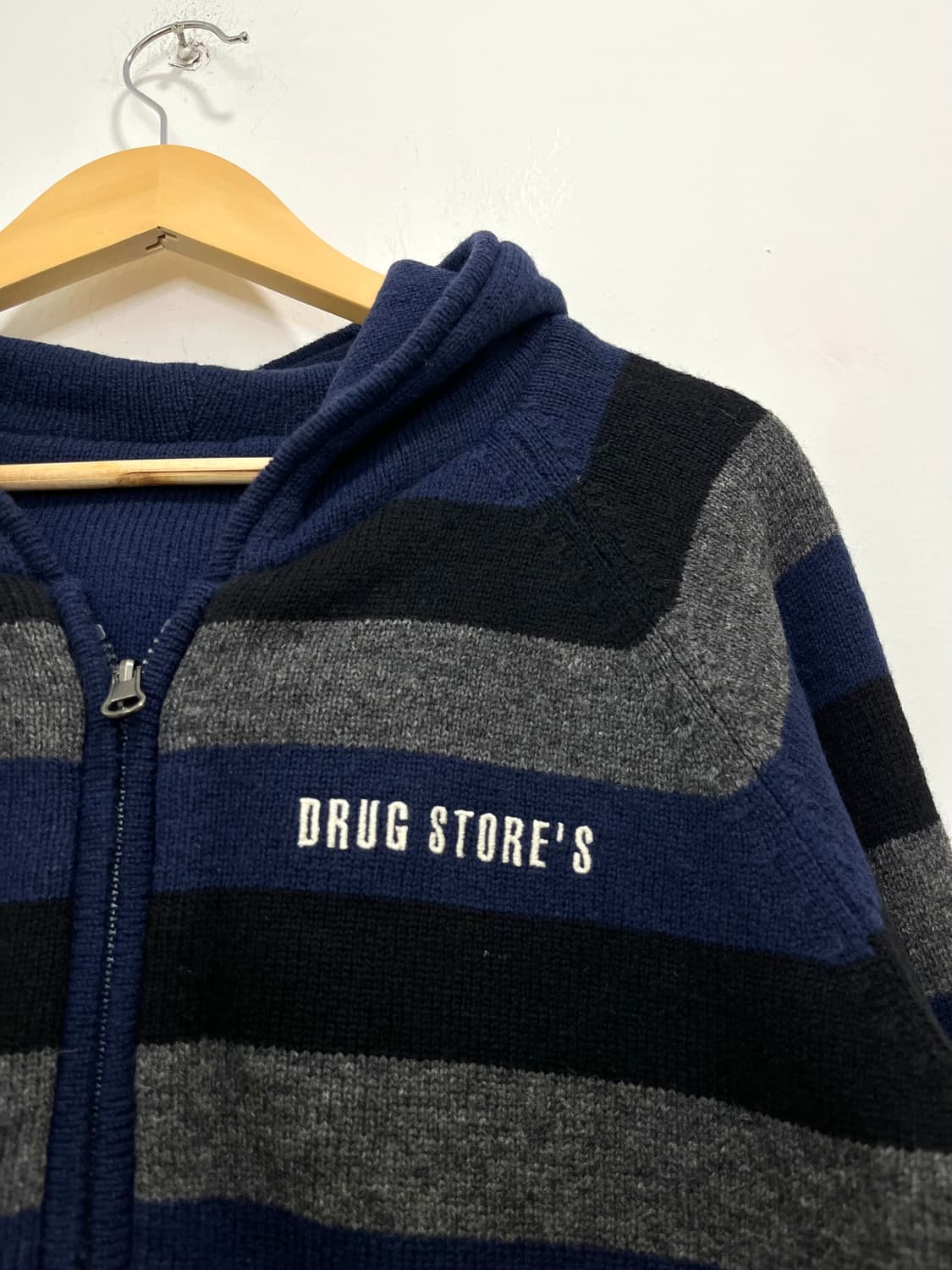 Drug store’s 양면 돼지 로고 자수 니트 후드집업 상품이미지6