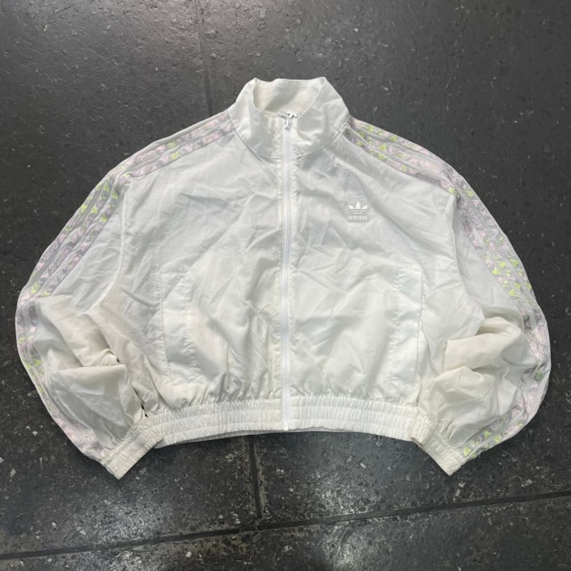 100 아디다스 크롭 바람막이  상품이미지1