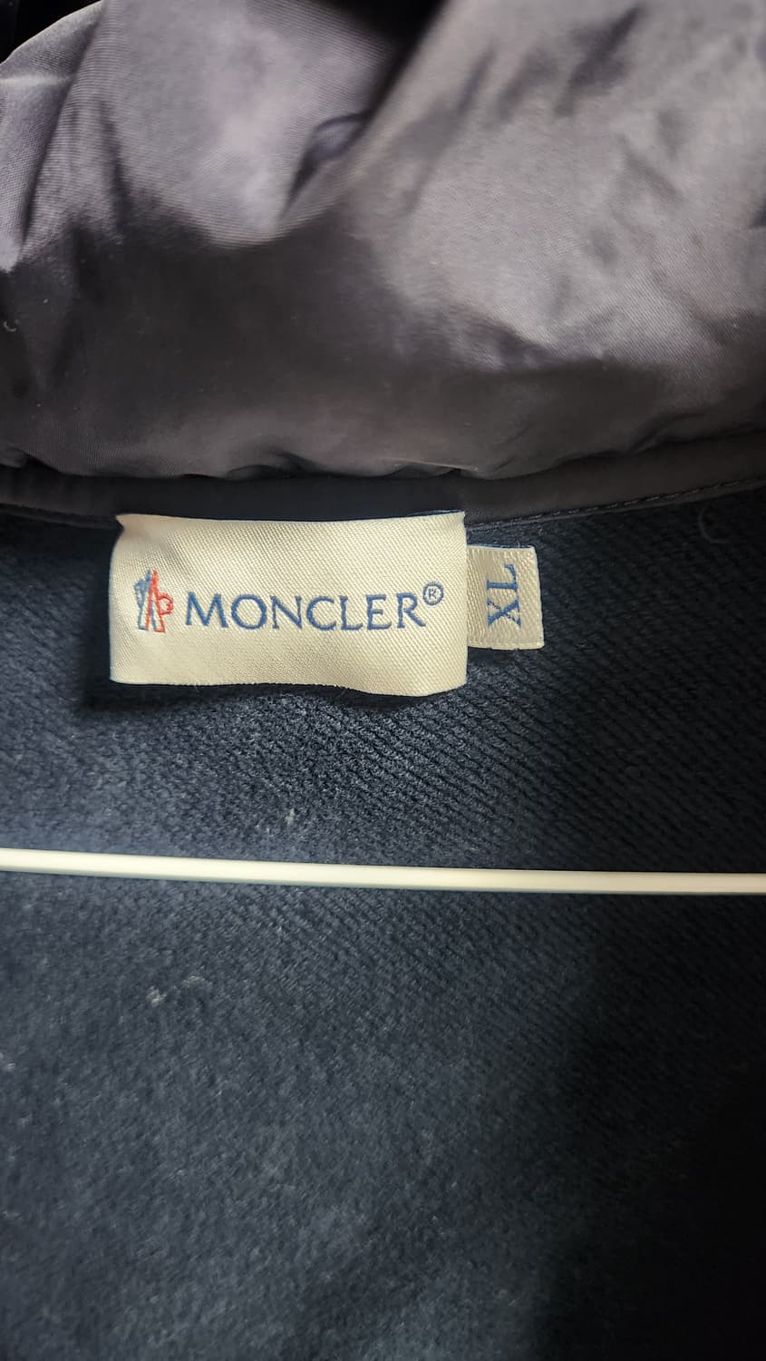 정품 몽클레어 패딩 후드집업 XL사이즈.사용감많음. 상품이미지3