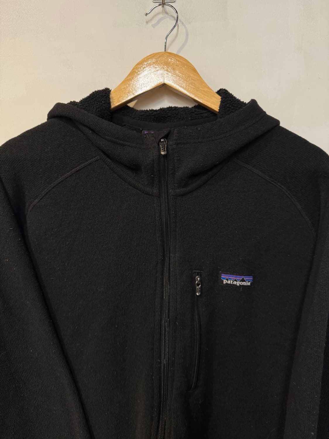 파타고니아 블랙 플리스 후드집업 상품이미지2