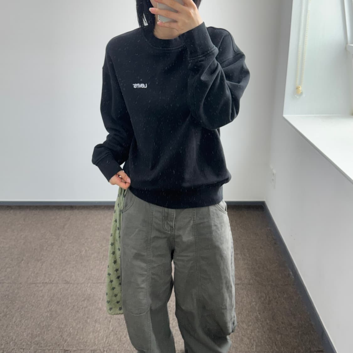 Levis 리바이스 스몰로고 블랙 맨투맨 상품이미지1