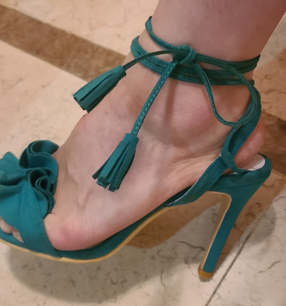 에메랄드 태슬 스트랩 힐 샌들 240 상품이미지3