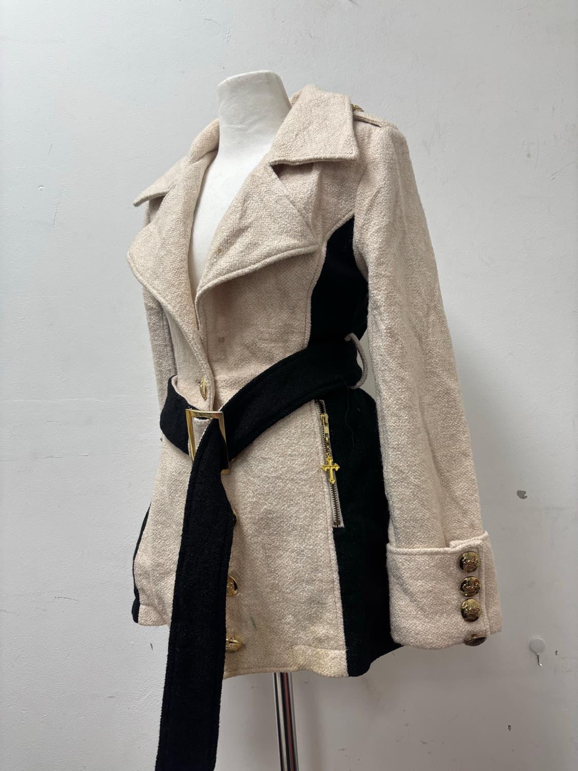 디아 d.i.a 아이보리 부클레 갸루 십자가 지퍼 코트자켓 상품이미지2