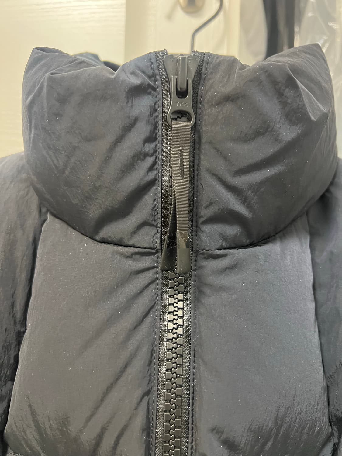 골드윈 25fw 도프 다이드 리플 나일론 다운 패딩 다크네이비 3 상품이미지2