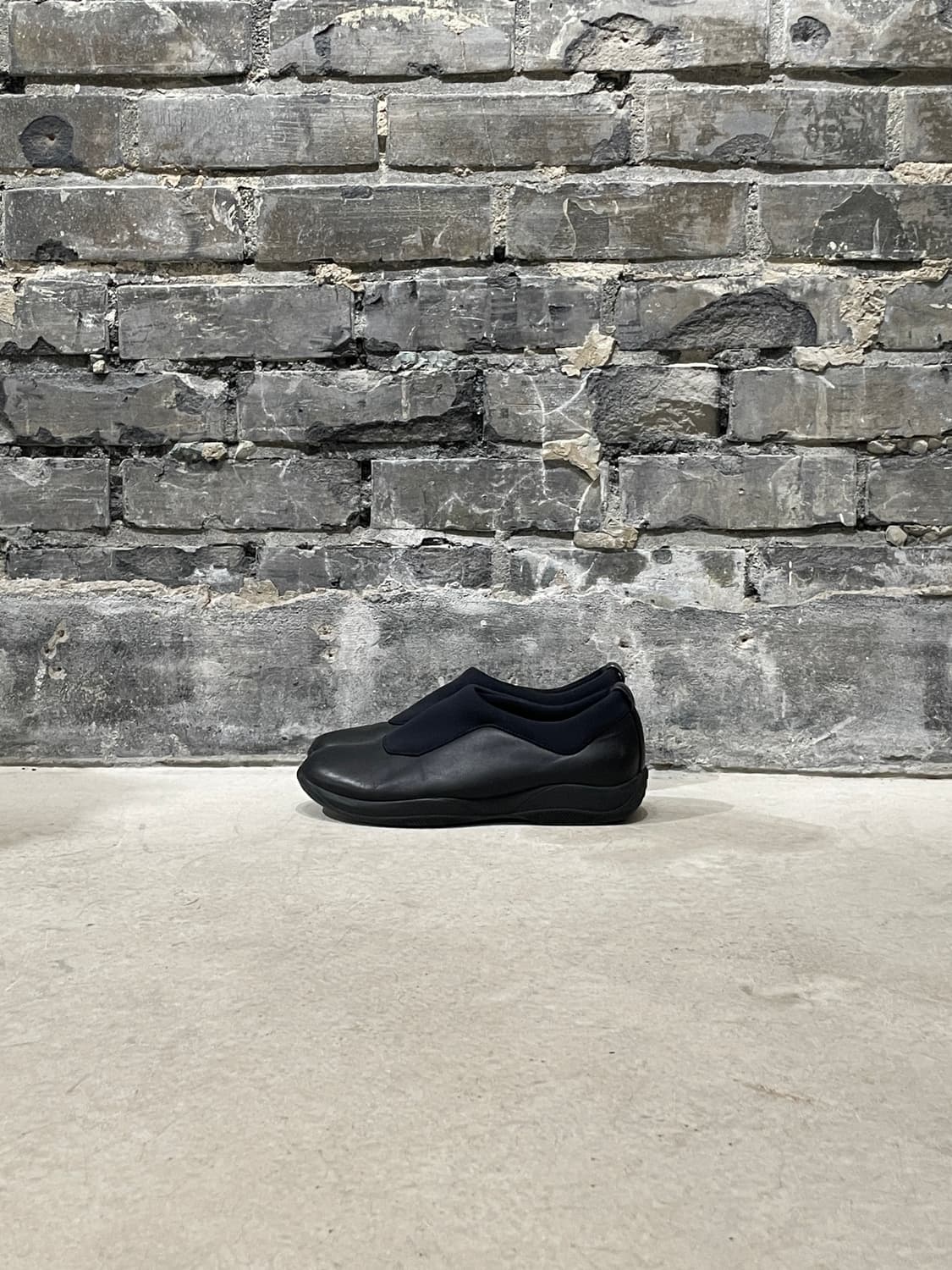 프라다 블랙 슬립 온 네오프렌 레더 로퍼 상품이미지7