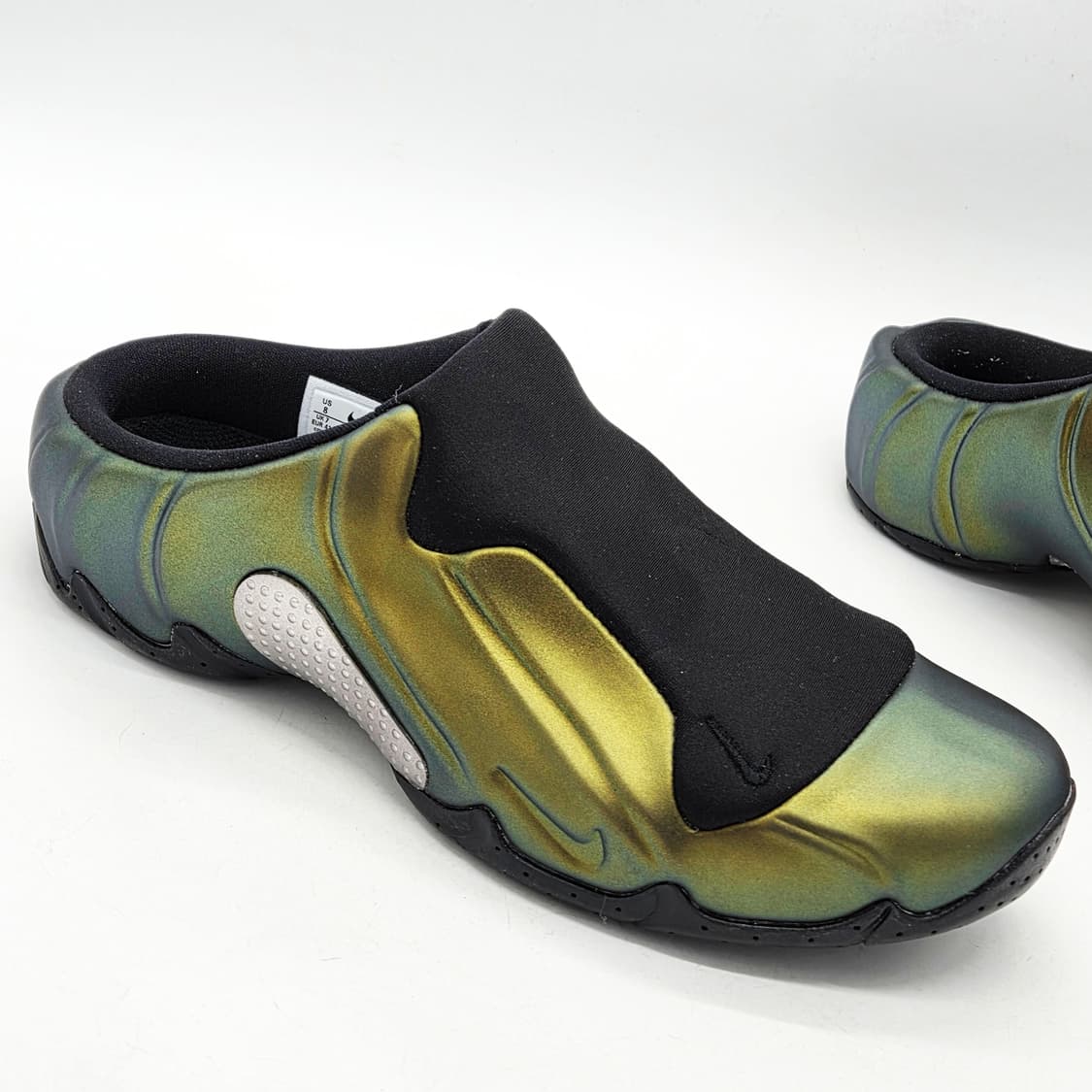 나이키 클로그포짓 블랙 앤 메탈릭 골드 (260) 상품이미지5