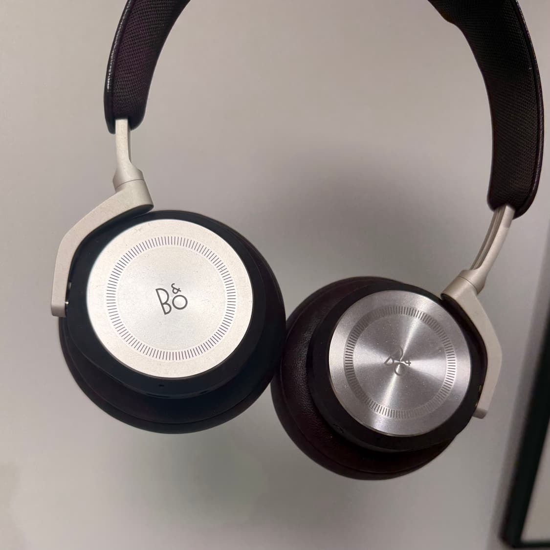 뱅앤올룹슨 HX 다크마룬 한정판 상품이미지2