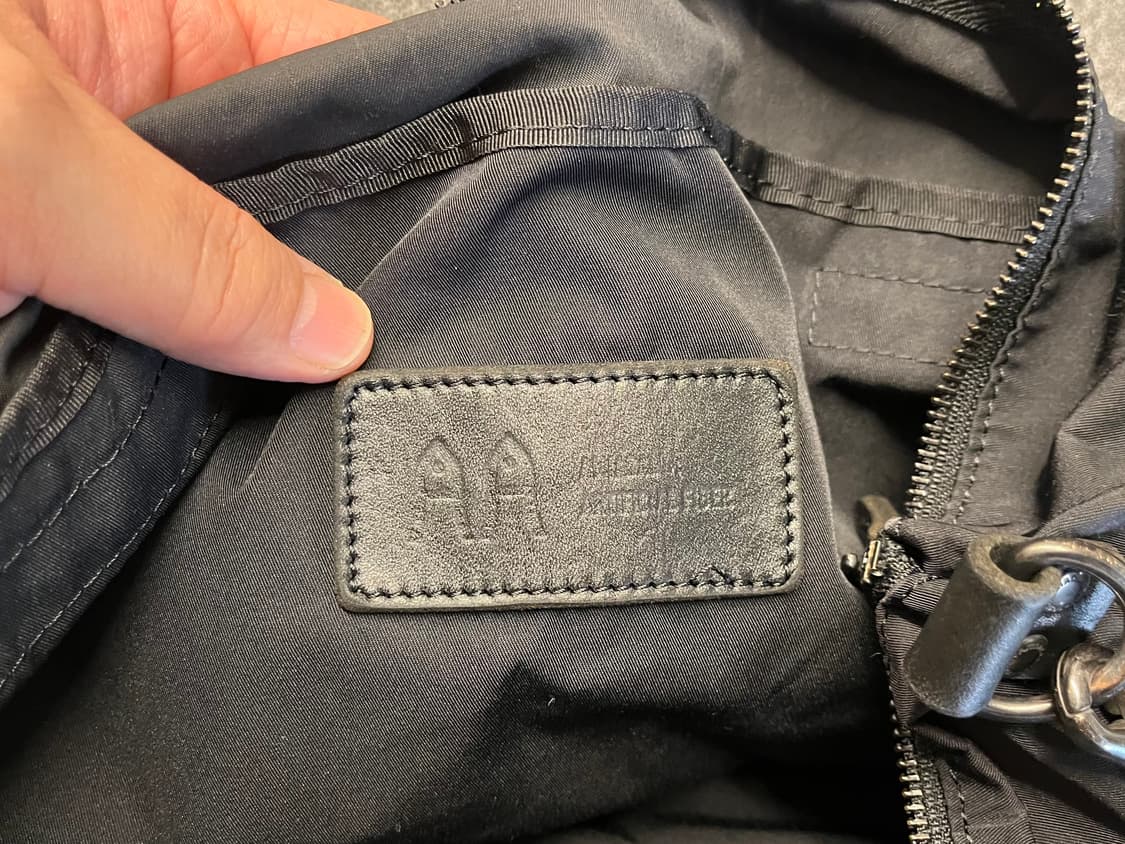 아미아칼바 개버딘 바디백 블랙  상품이미지6