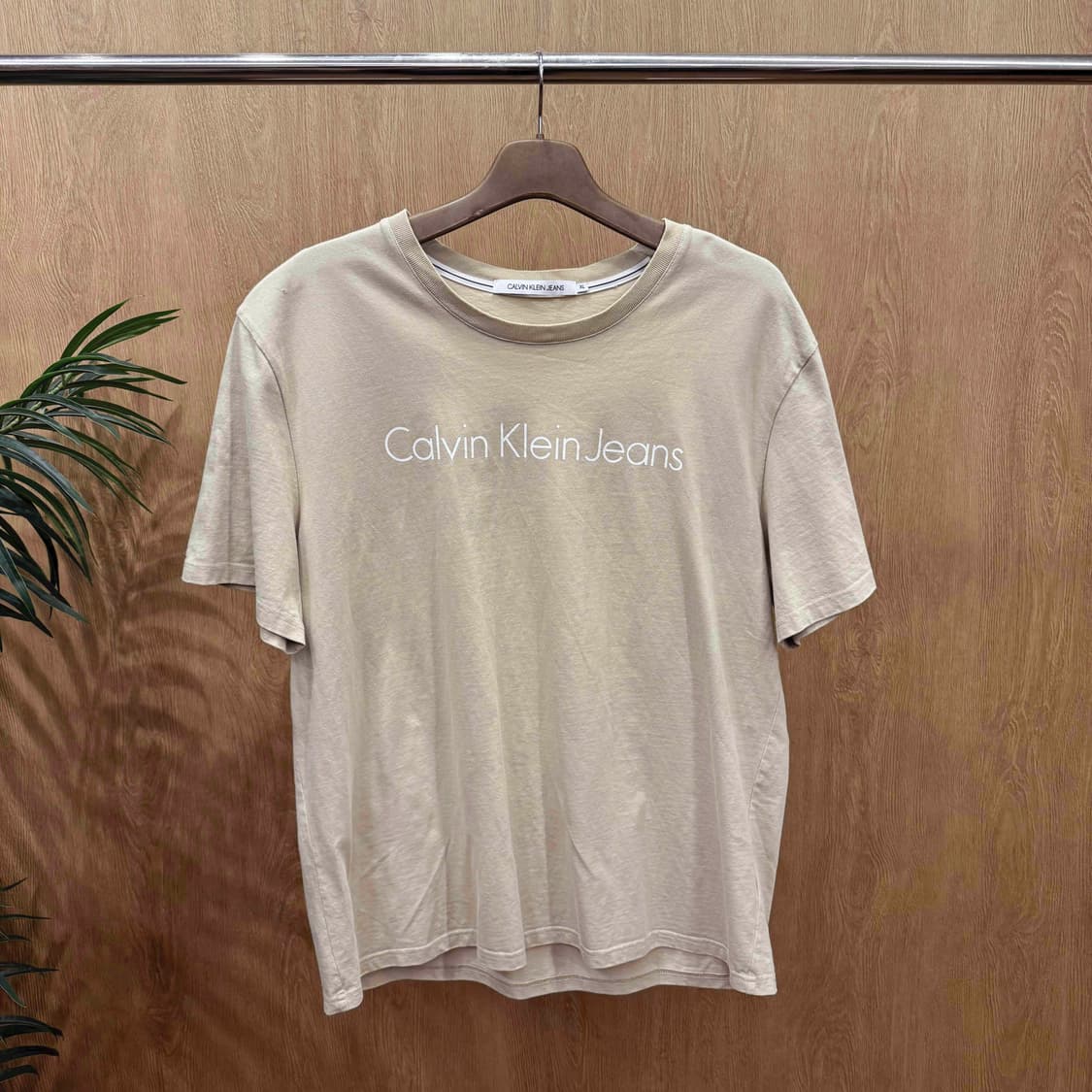 캘빈클라인 진스 반팔 티셔츠 레터링 로고 프린팅 디테일 베이지 상품이미지1