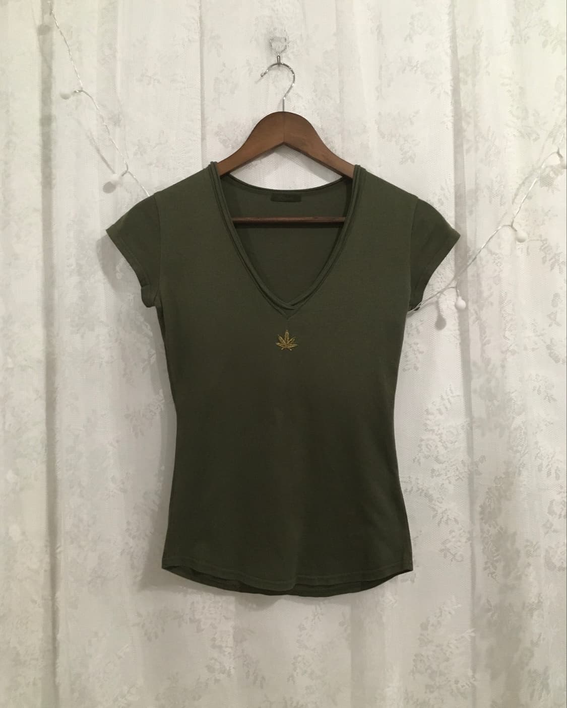 JPN khaki graphic v-neck top 상품이미지4