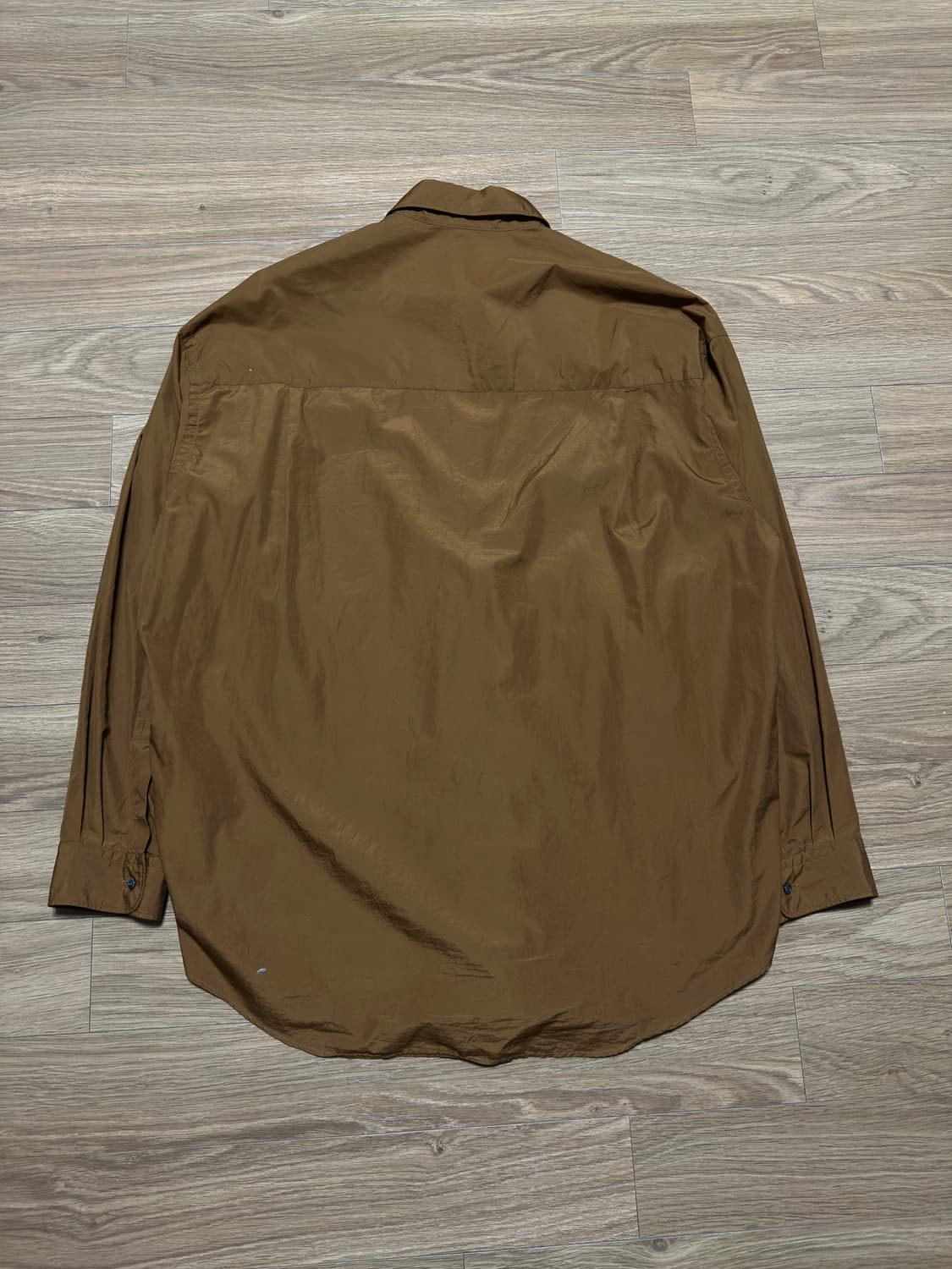 그라프페이퍼 포플린 브라운 셔츠 F 사이즈 판매합니다. 상품이미지2