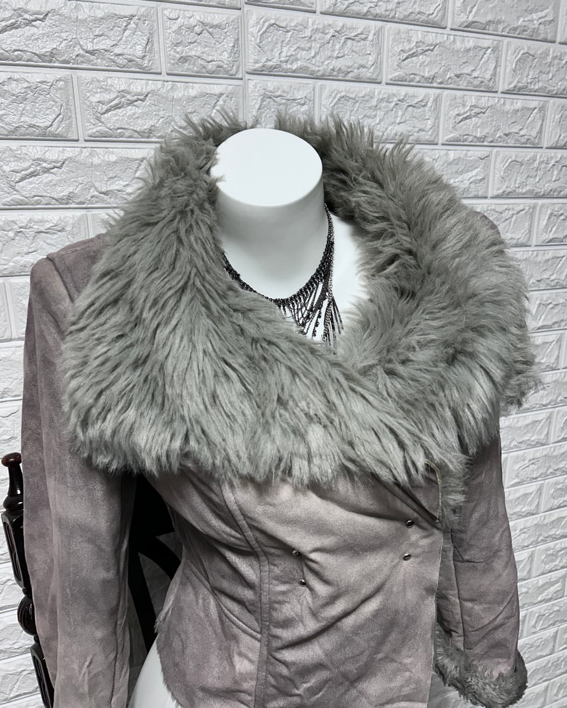 엠포리오 아르마니 비대칭 하이넥 퍼 자켓 상품이미지3