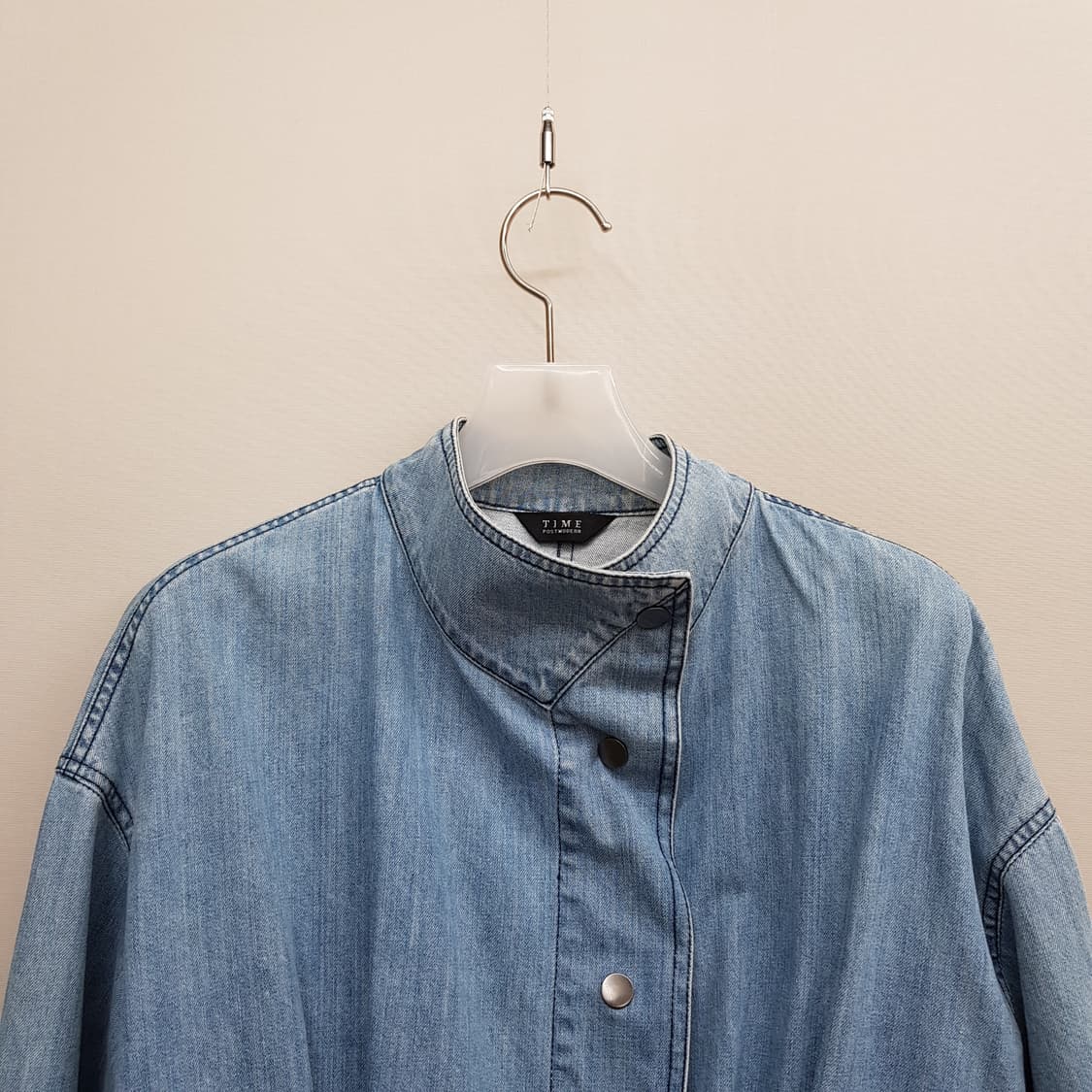 한섬 타임 데님 스탠드카라 루즈핏 셔츠형 아우터 S사이즈 상품이미지3
