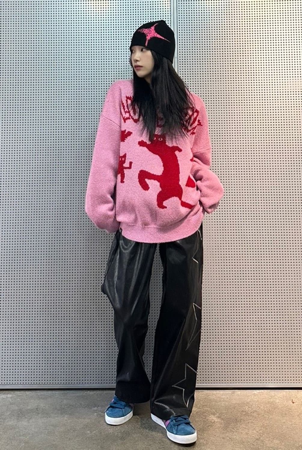 러브이즈트루 캣 핑크 오버핏 니트 르세라핌 사쿠라 착용 상품이미지5