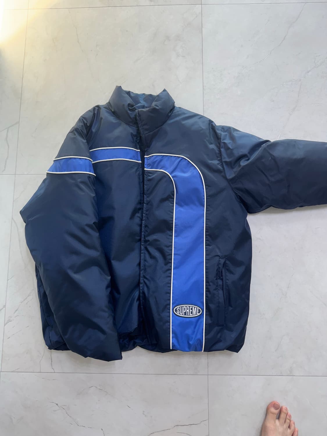 슈프림 스트라이프 퍼퍼 자켓 네이비 - 23SS 상품이미지1