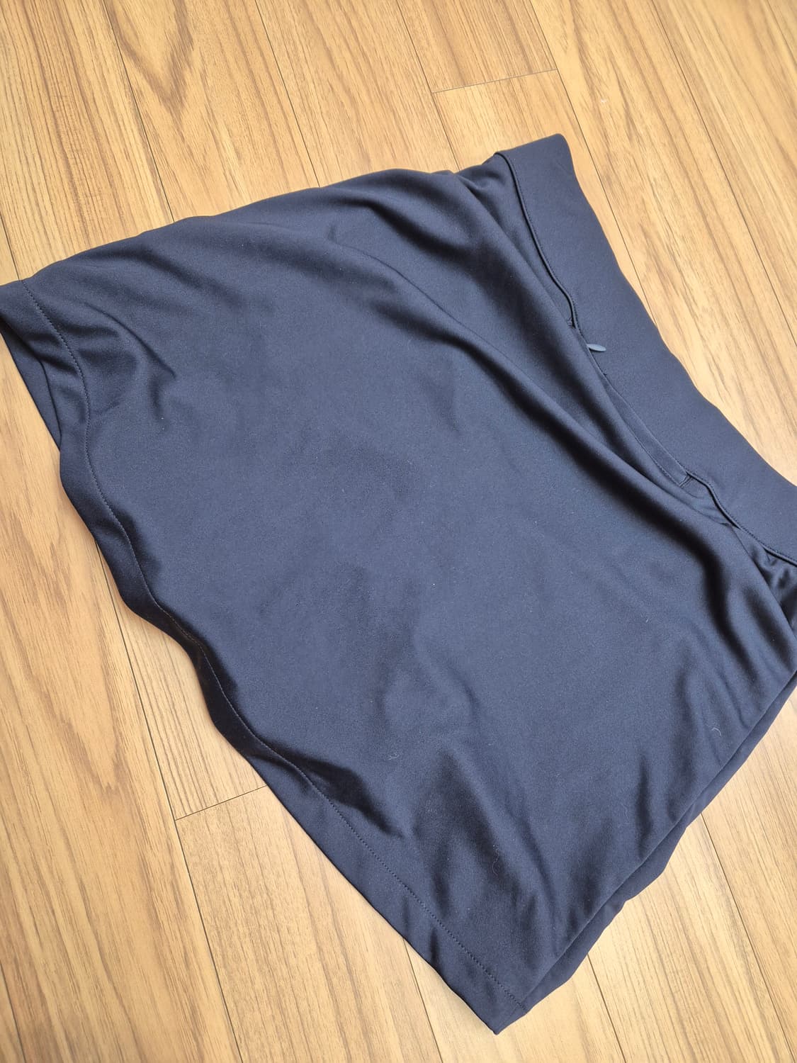 J.Lindeberg 네이비 여성 골프 스커트입니다. 주름이 잡혀있는 디 상품이미지2