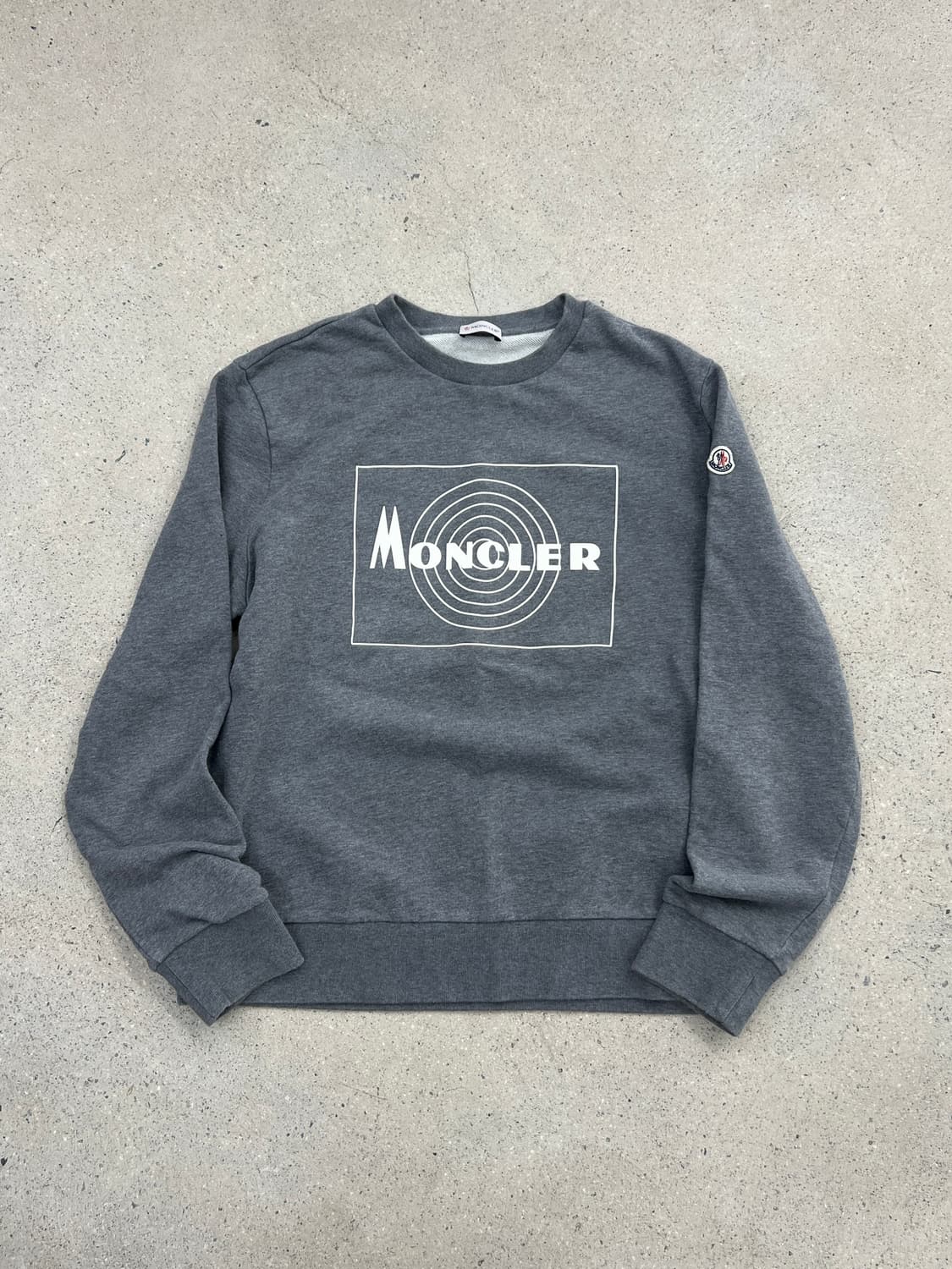 몽클레어 와펜 빅로고 그레이 맨투맨 상품이미지2