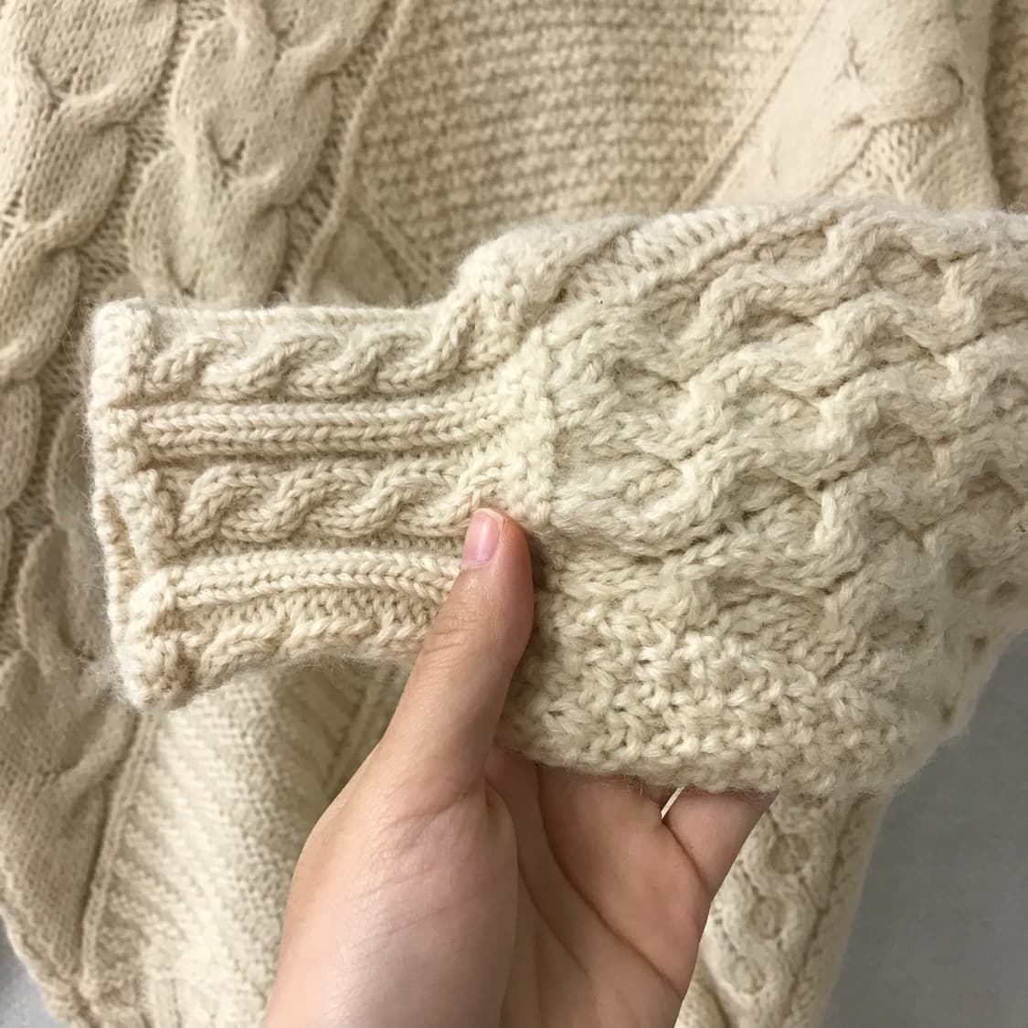 Island shower knit 라운드 케이블 니트 상품이미지5