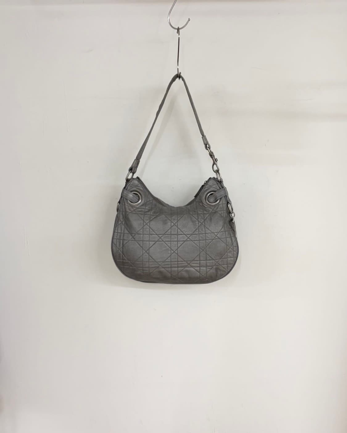 디올 그레이 까나쥬 퀄팅 가죽 호보백  상품이미지2