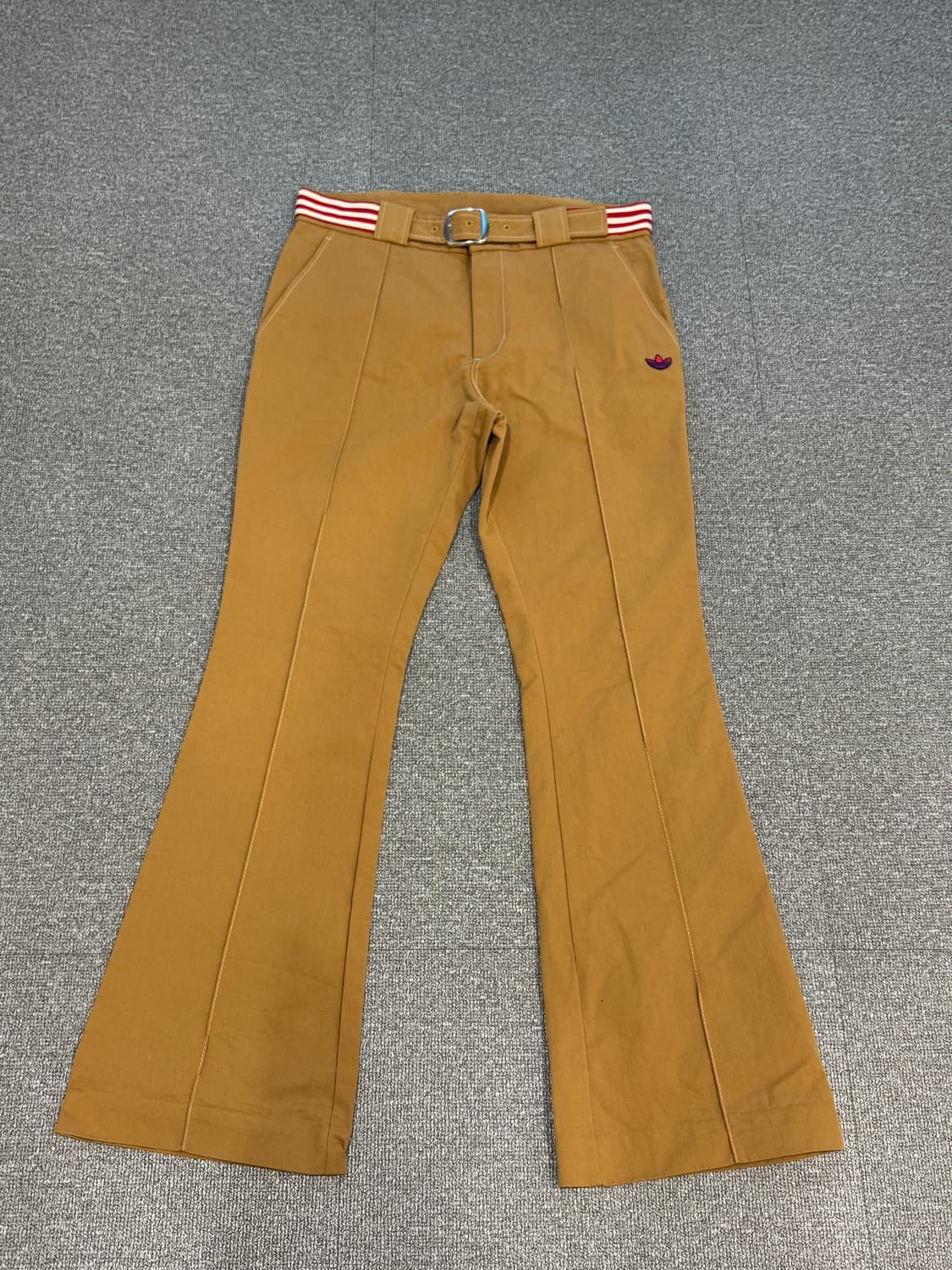 아디다스 웨일즈 보너 벨트 플레어 부츠컷 치노 팬츠 M 상품이미지4