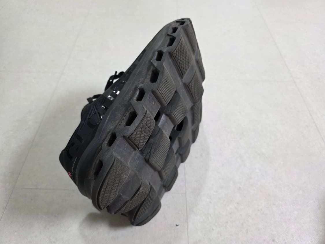 온러닝 클라우드몬스터 올블랙 295mm 상품이미지4