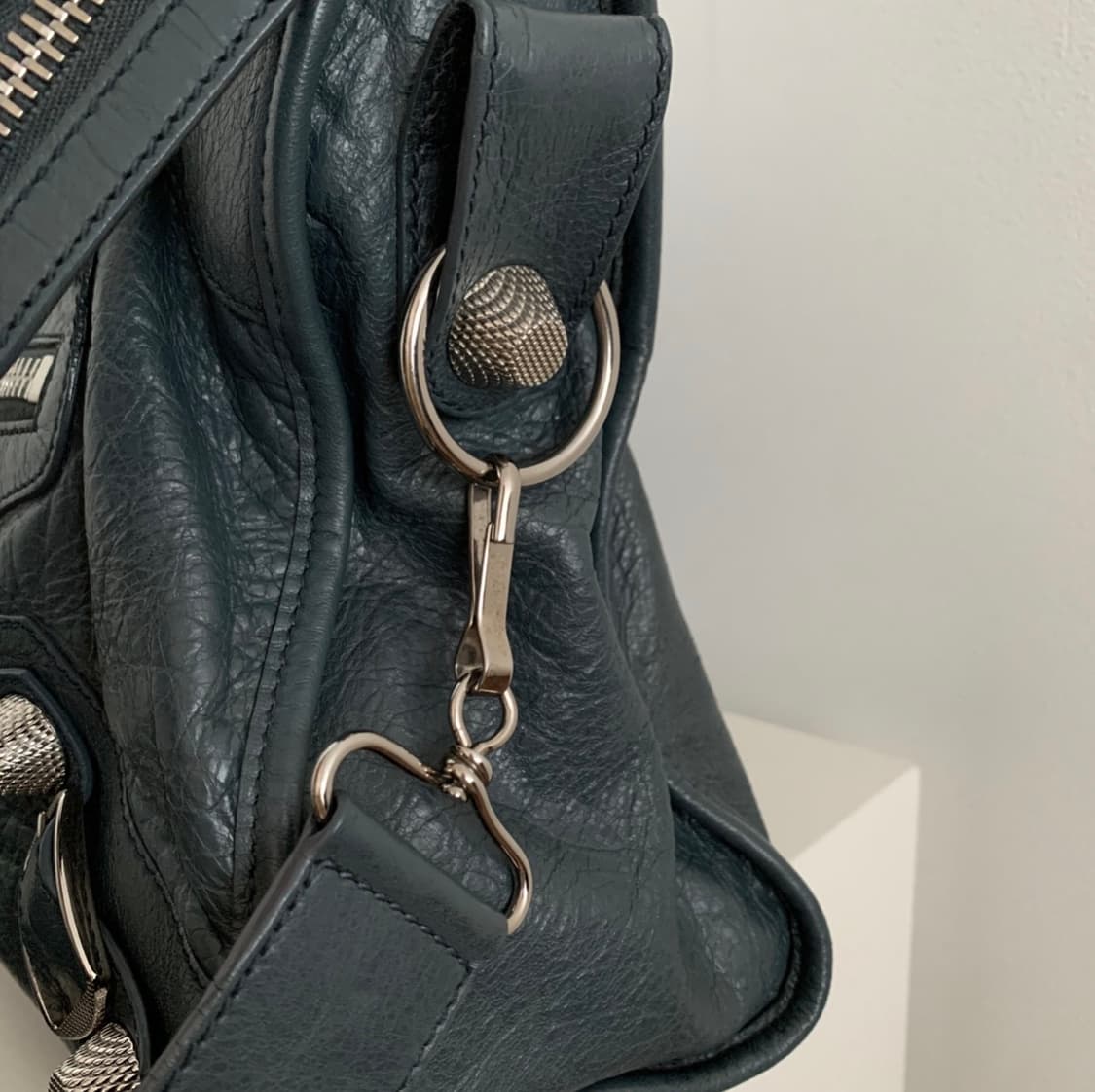 발렌시아가 자이언트 시티백 모터백 다크그레이 상품이미지4