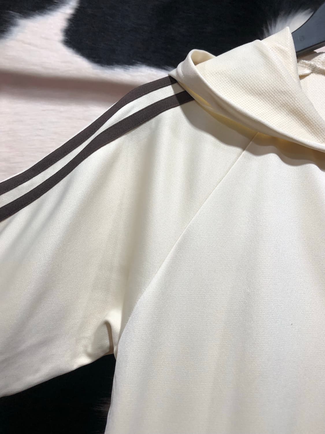 아디다스 크림 컬러 반팔 집업 상품이미지5
