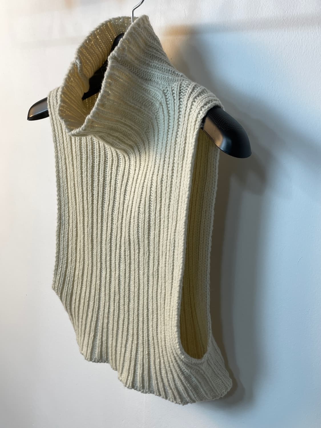 더오픈프로덕트 터틀넥 니트 베스트  상품이미지4