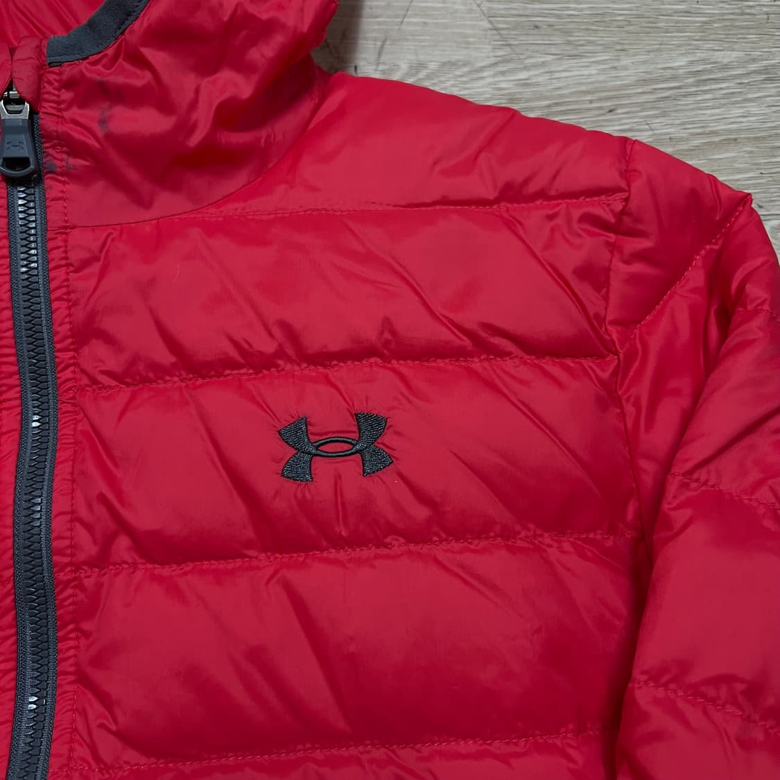 언더아머 주니어 덕다운 스톰 후드 경량패딩 점퍼 [레드] 160 상품이미지4