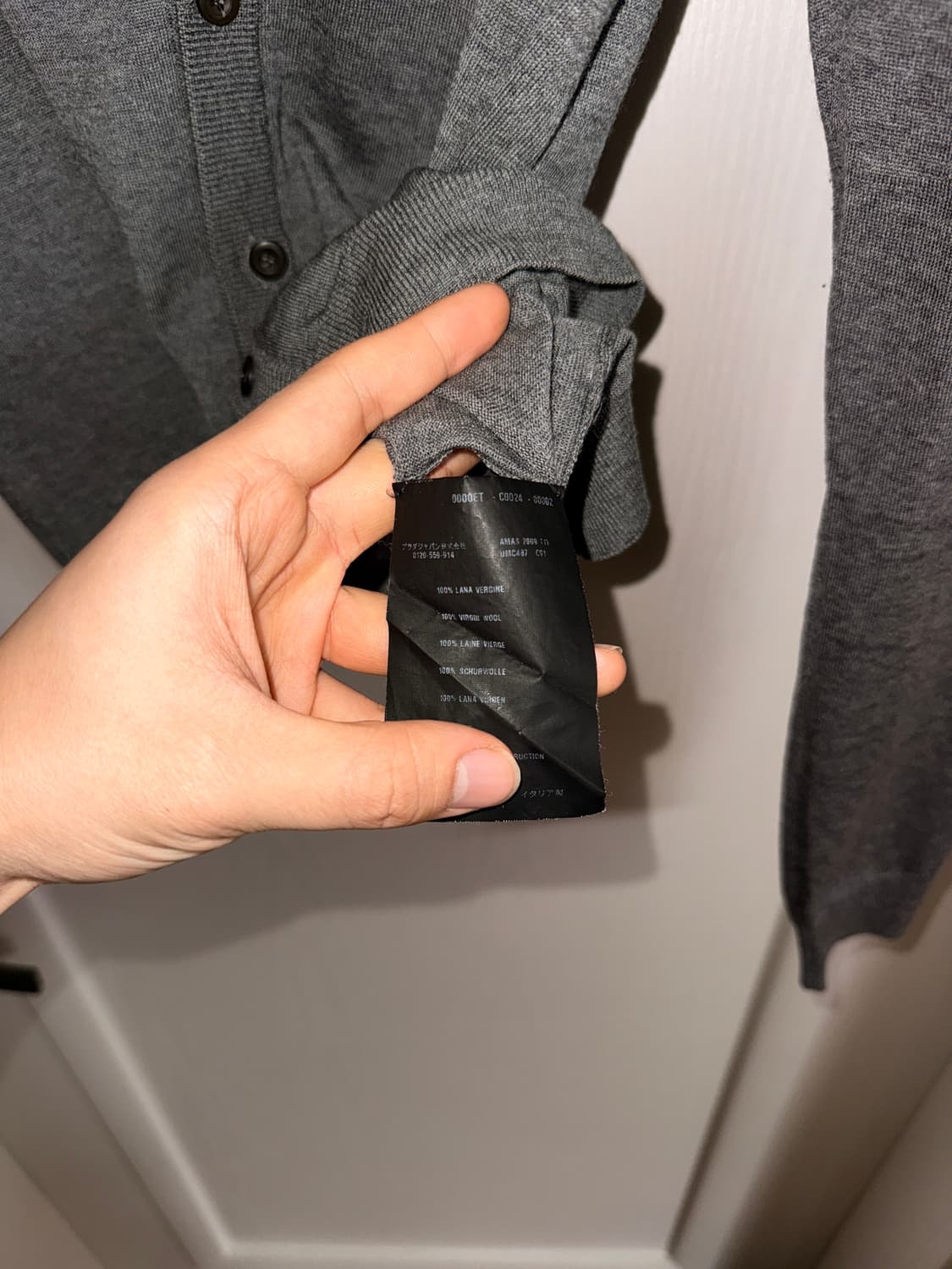 Wool V-neck Cardigan 상품이미지5