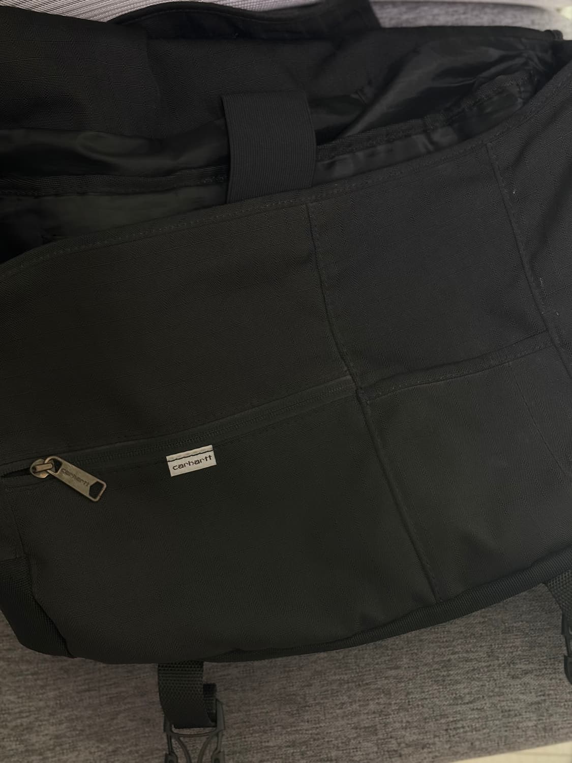 칼하트 메신저백 D89 블랙 상품이미지3