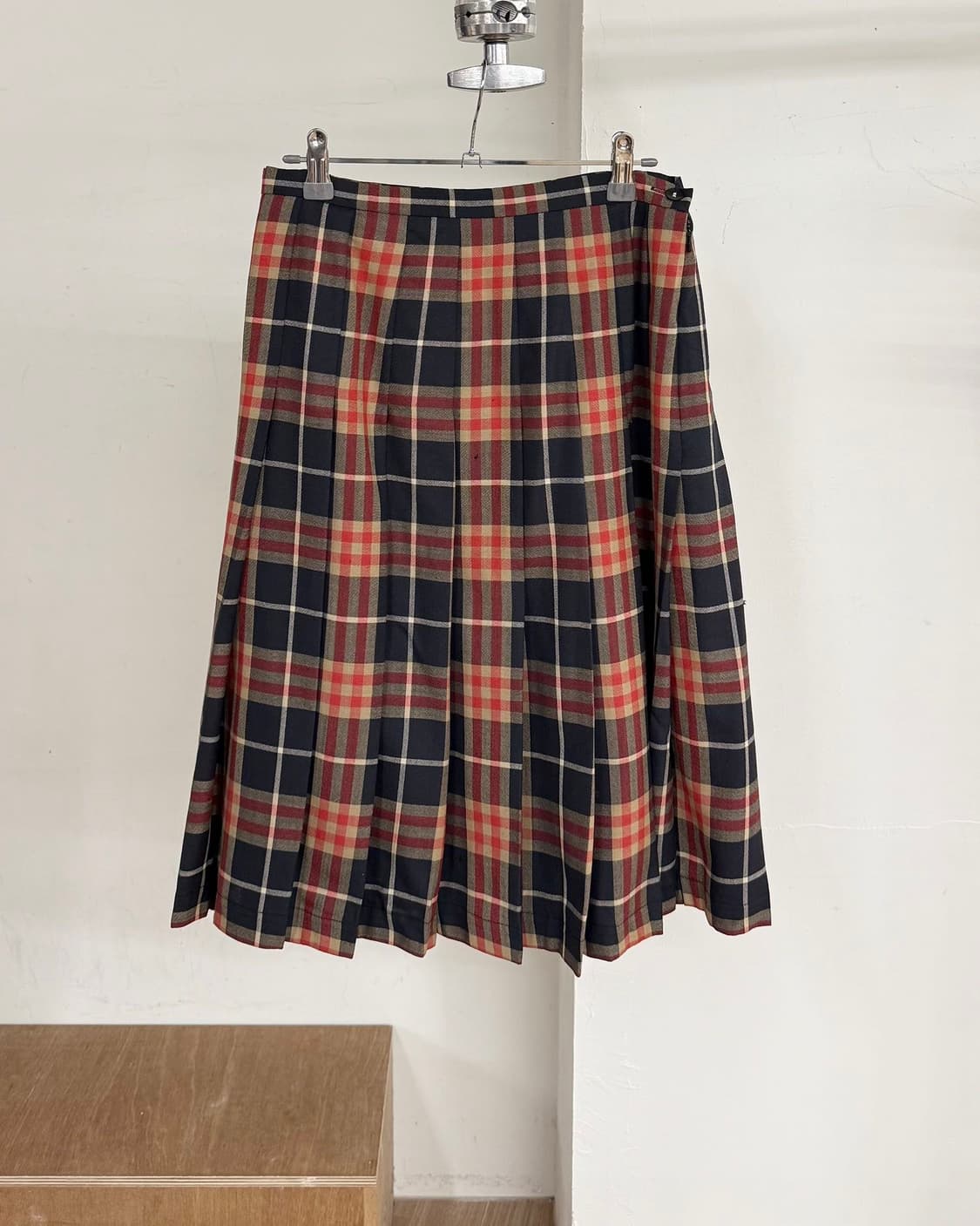 버버리 레드 노바체크 핀턱 미디스커트  상품이미지1