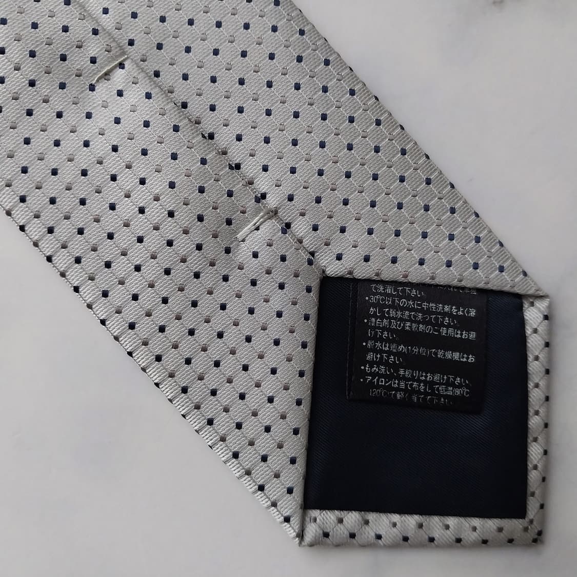 저널웍스 실크 라이트그레이 도트 넥타이 6.8cm A+등급 K1460
 상품이미지10