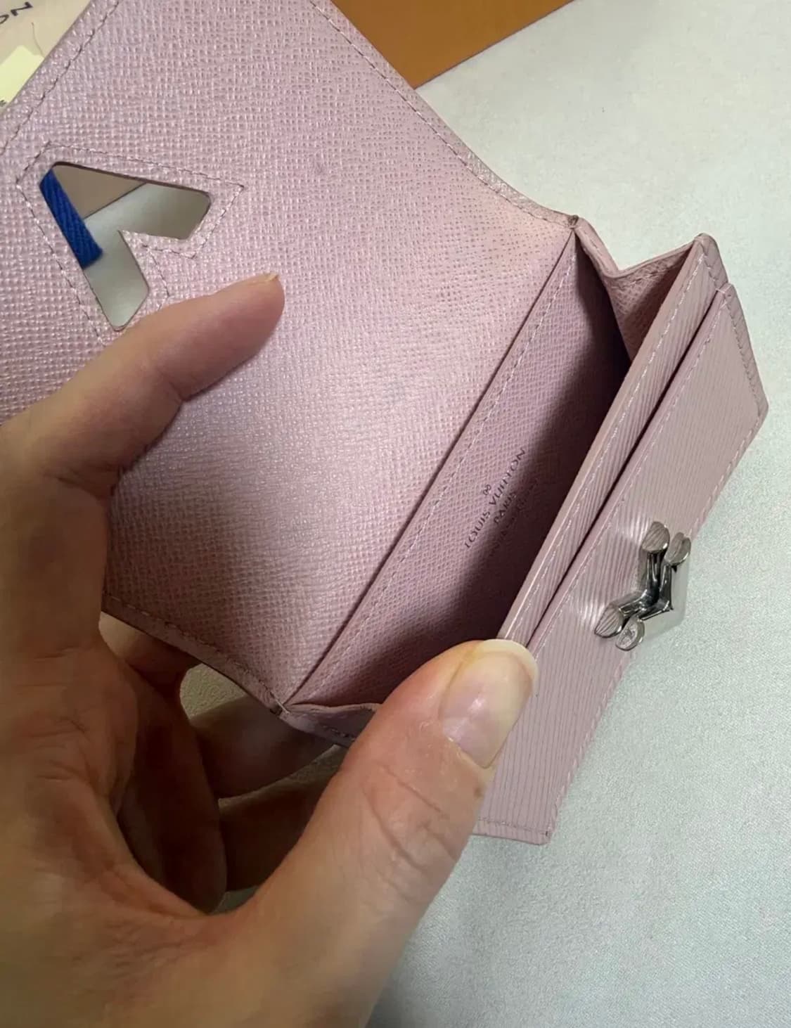 루이비통 에삐 트위스트 카드지갑 핑크 상품이미지3