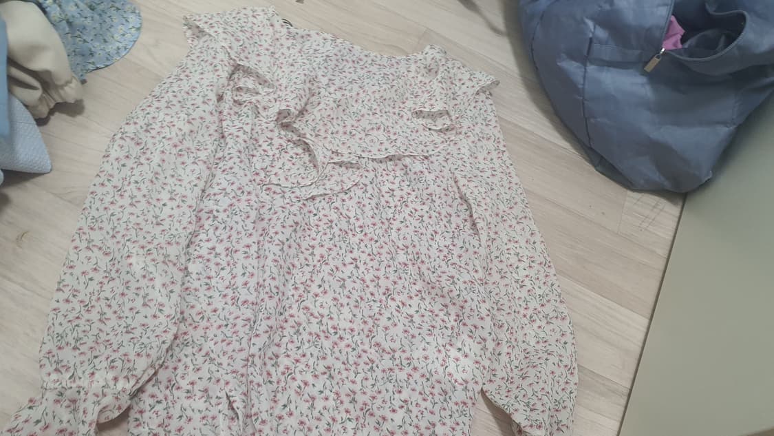 리스트 플라워 꽃무늬 러플 프릴 블라우스 상품이미지2