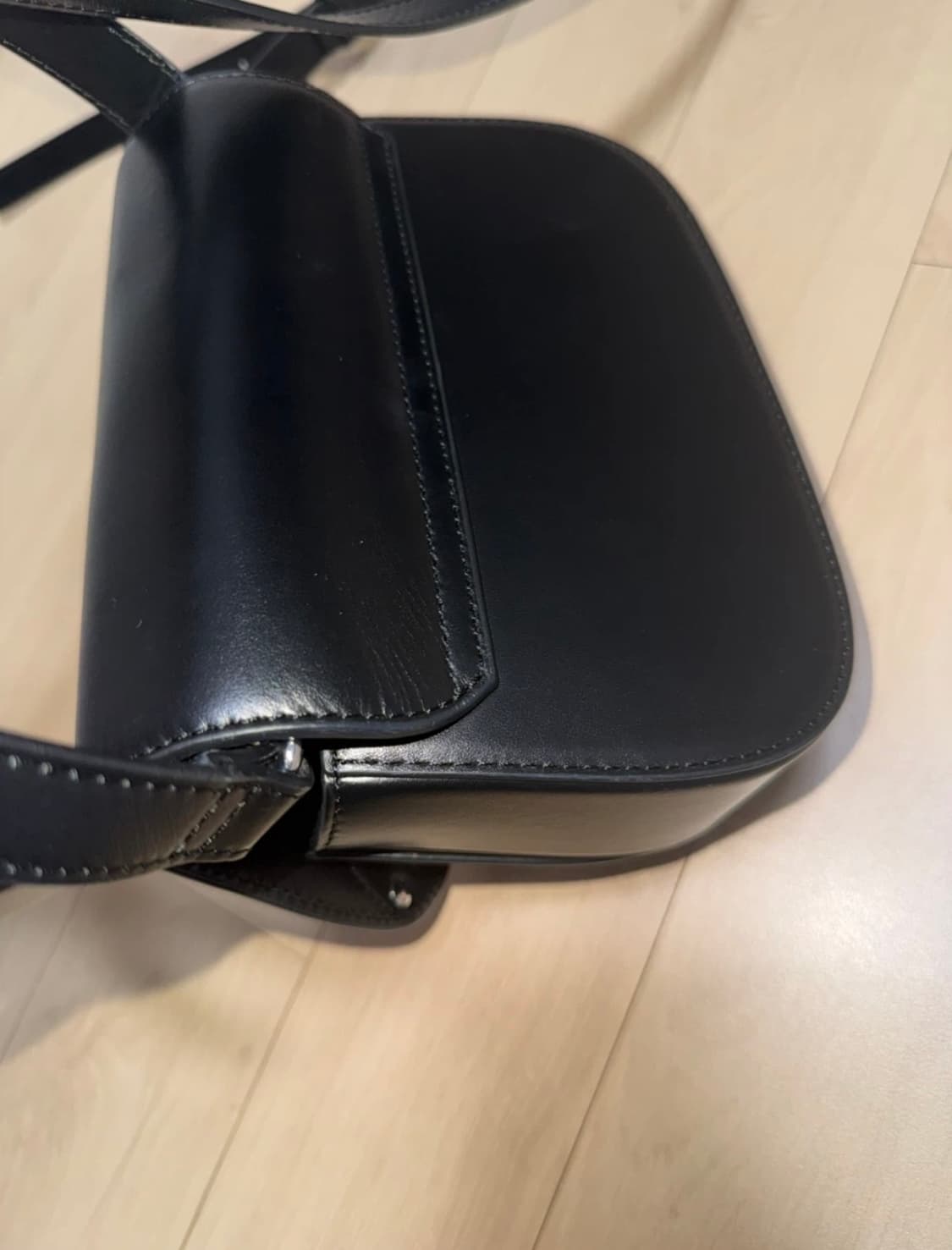 디젤 1DR 숄더백 인 나파 레더 블랙 상품이미지3