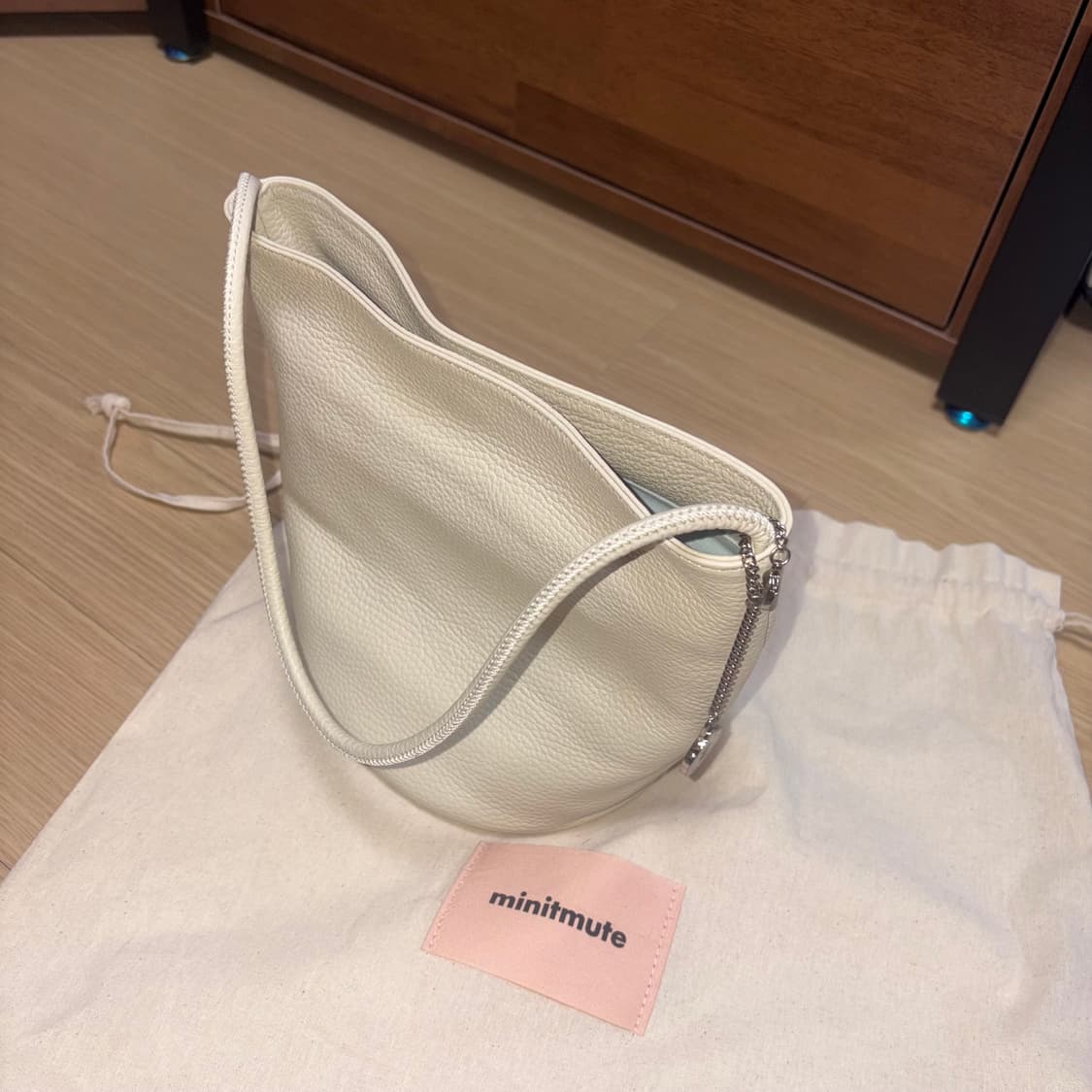 1회 착용) 미닛뮤트 토보백 아이보리 상품이미지1