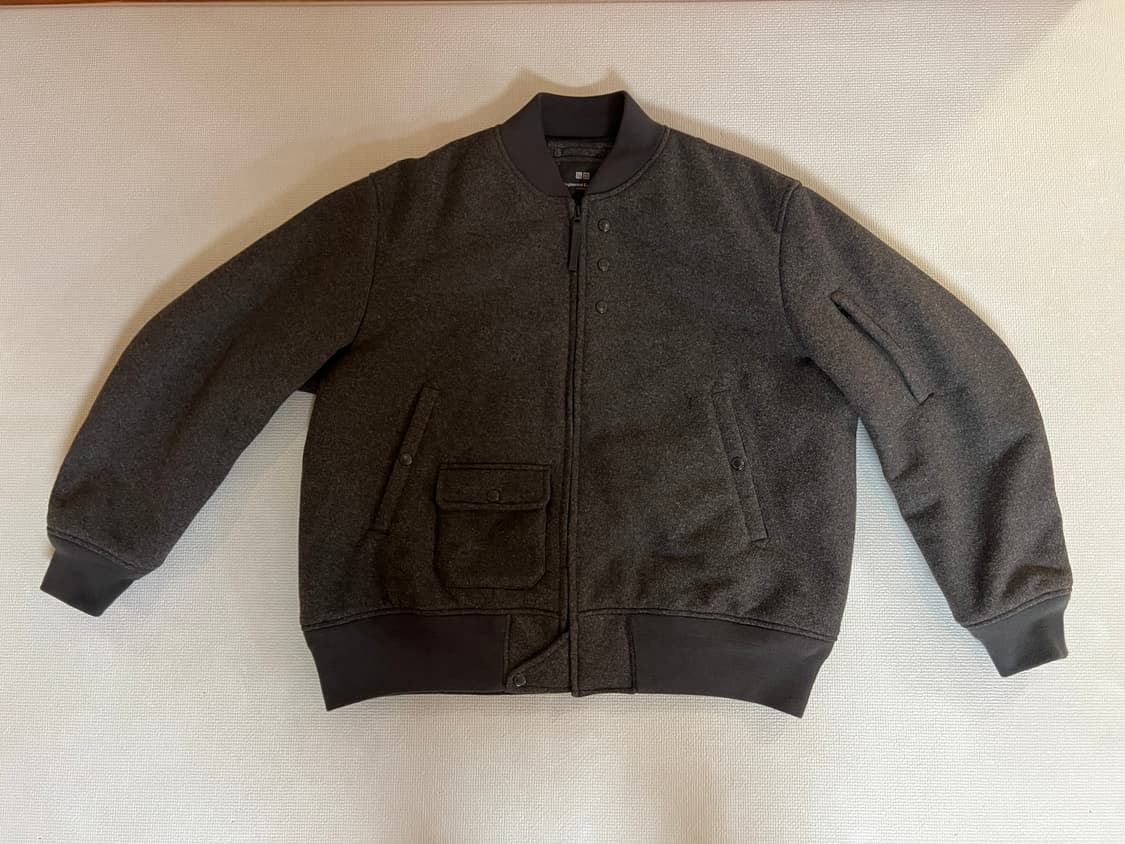 무료배송 - 유니클로 x 엔지니어드 가먼츠 MA-1 쇼트 블루종(그레이) 상품이미지1