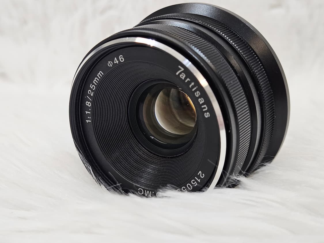 [민트] 7Artisans 7장인 25mm F1.8 렌즈 후지마운트 판매 상품이미지5