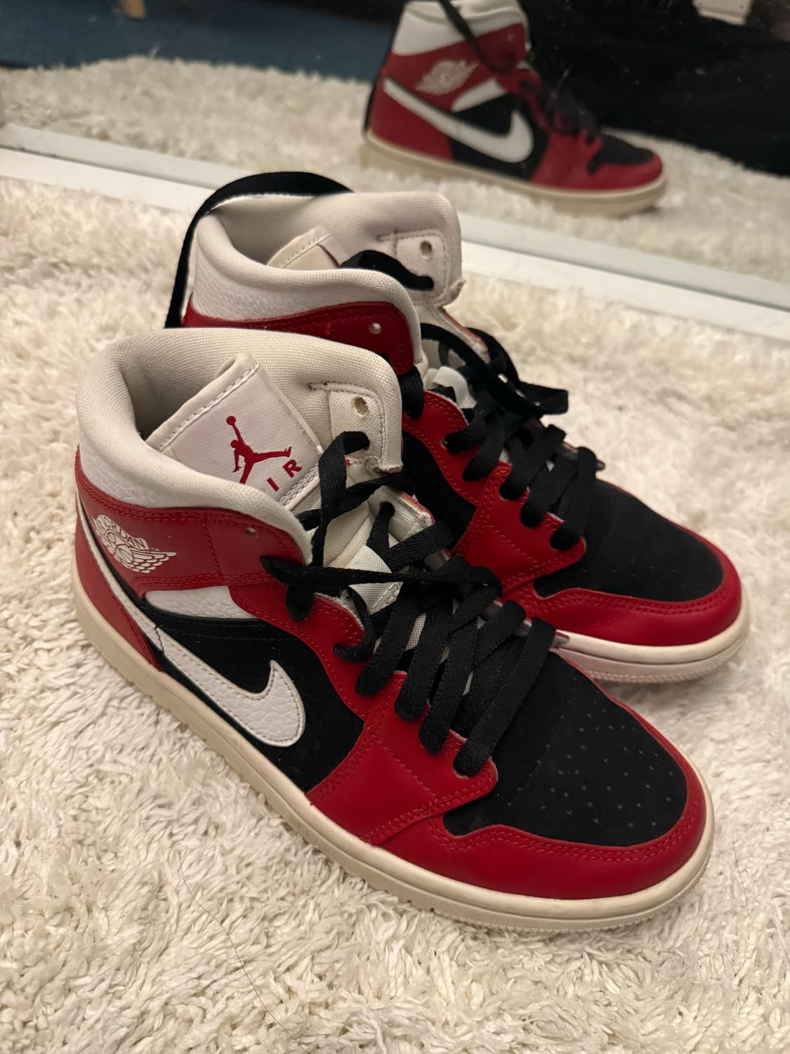 나이키 에어 조던 1 미드 블랙레드 240 상품이미지1