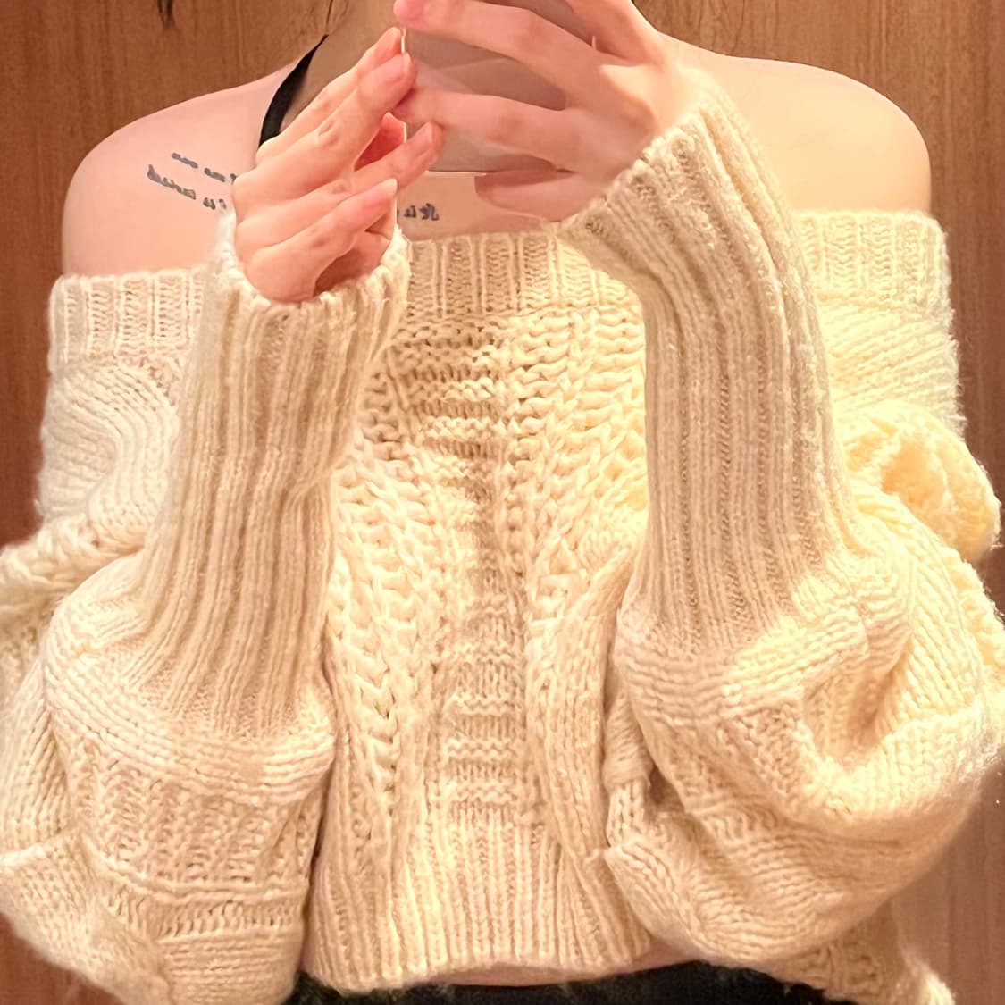 Datura 오프숄더 아이보리 크롭 니트 갸루 상품이미지4